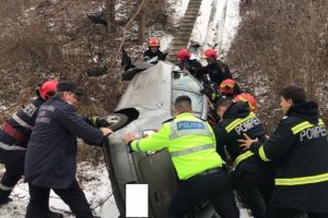 Accident rutier pe DJ 602. O masina rasturnata. O victima. Intervine SMURD-ul 