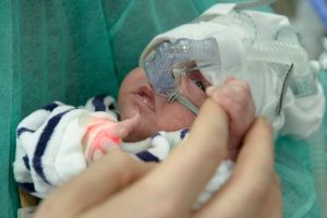Un bebeluş prematur a murit la Târgovişte. DSP face verificări