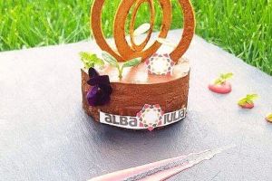 Chef Toma ne îndulceşte cu ”Pita săracului”, o prăjitură creată la Muzeul Naţional al Unirii din Alba Iulia. Blatul este făcut după o reţetă veche, de peste 100 de ani