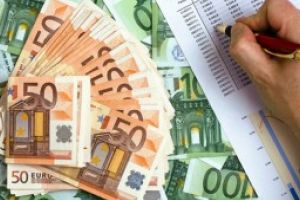 Euro a depasit in piata pragul de 4,68 lei