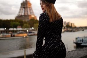 EXCLUSIV. Un cunoscut om de afaceri român îşi lasă business-urile pe mâna fiicei de 23 de ani! Compania pregăteşte schimbul de generaţii