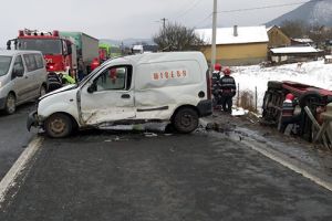 Un şofer de microbuz a fost la un pas să producă un carnagiu