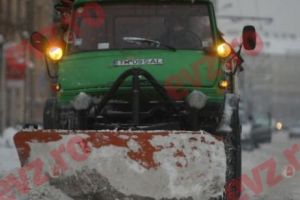 Cea mai ieftină deszăpezire: 20 l de motorină şi munca viceprimarului