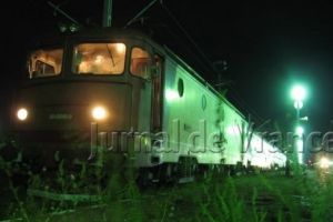 ULTIMĂ ORĂ: Un autoturism a fost lovit de un tren la Tişiţa