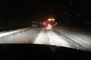 Continua sa ninga in Prahova. Unde este zapada pe carosabil si cum se circula