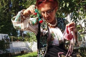 Fost ambulanţier îşi caută liniştea în ochiurile din lână. Scurt dialog, printre andrele, cu Marinica Nicu