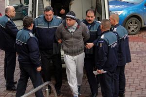 Dosarul lui Huţuleac-”Duţu”, individul care l-a lovit cu sabia în cap pe poliţistul ...