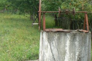 O persoană căzută în fântână a decedat