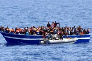 Italia: 51 de migranti au debarcat pe o plaja din Calabria, primii din acest an