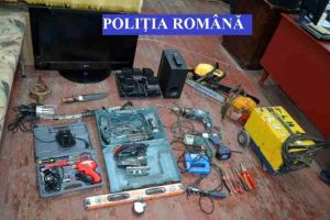FOTO: PERCHEZIȚII domiciliare în Blaj, la persoane bănuite de comiterea mai multor furturi. Trei bărbaţi au fost reţinuţi