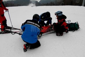 Adolescent de 17 ani, accidentat la schi după ce s-a abătut de la pârtie, la Vatra Dornei