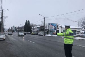 Şoferii primesc de la poliţiştii rutieri şi altceva în afară de amenzi (FOTO)