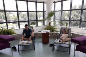 Începe sesiunea. Sunt nişte studenţi care se pot pregăti în cea mai modernă bibliotecă: au şezlonguri pentru relaxare şi mese de ping-pong I GALERIE FOTO