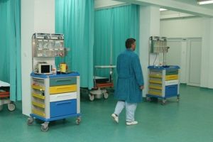 Spitalul Judeţean Timişoara caută medic specialist în Chirurgie Vasculară şi angajează doctor rezident