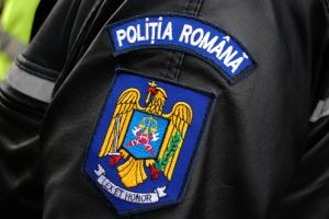 Poliţiştii şi profesorii previn violenţa în şcoli