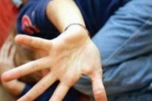  ÎNFIORĂTOR ce a putut să facă ACEST bărbat unei FETIȚE de DOI ani. Mama REGRETĂ amarnic că şi-a lăsat copila cu el 