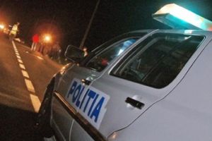 Un tânăr s-a izbit cu maşina de un copac la Aţel