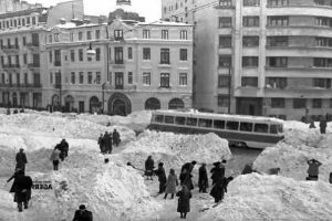 FOTO, VIDEO: Cea mai grea iarnă din istoria României. În februarie 1954, troienele s-au înălţat văzând cu ochii, până la cinci metri