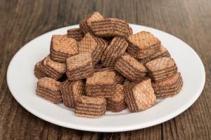 Cea mai celebră fabrică de napolitane din România se mută în Ungaria
