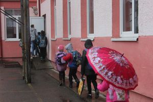 Elevii se întorc la cursuri, însă o altă vacanţă îi aşteaptă peste doar trei săptămâni