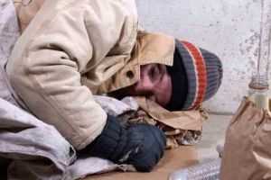 Oamenii străzii din Cugir beneficiază de adăpost şi în această iarnă