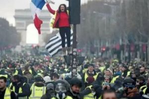 FRANŢA sub ASEDIU. Noi proteste ale „VESTELOR GALBENE”
