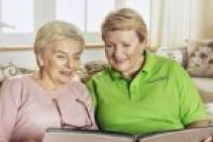 Îngrijirea vârstnicilor la domiciliu, unul dintre cele mai căutate joburi şi în 2019