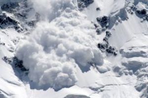 Alerta de avalanse in Muntii Pietrosu Rodnei si Muntii Gutai se mentine si pentru acest weekend