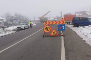 FOTO: Restricţie de circulaţie pe DN 66, în zona Peşteana