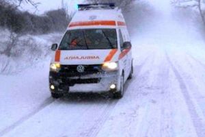 Ambulanţă SAJ cu un pacient cu AVC, rămasă înzăpezită pe DC 205 Ohaba-Berghin, deblocată în urma intervenţiei pompierilor. Se intervine pe mai multe drumuri din judeţ pentru deszăpezire