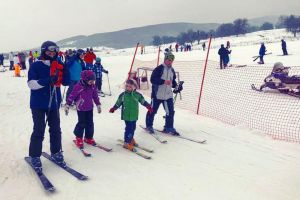 Aglomeraţie pe pârtie. Cristian Niculae, pe schiuri: Zăpada este bună (FOTO)