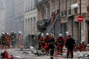 Explozie in urma unei scurgeri de gaze la Paris: doi morti si peste 40 de raniti