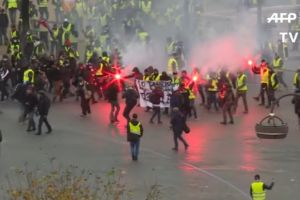 Protestul vestelor galbene la Paris. 74 de persoane, in arest preventiv