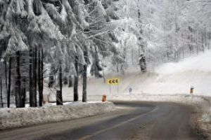 1 cm de zapada framantata pe DN 18, in Pasul Prislop. Vizibilitatea redusa intre km 165 si km 175