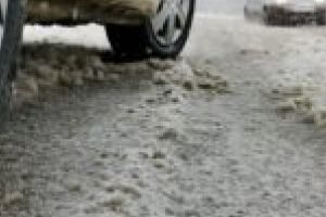 Vremea se înrăutăţeşte începând de astăzi! Pericol de polei în zonele joase, ninsori şi viscol la munte!