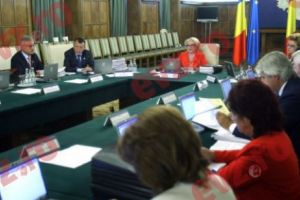Guvernul DĂNCILĂ pus la punct de MEDICI: „Reprezentanţii GUVERNULUI nu trebuie să vorbească lacrimogen despre ŞPAGĂ. Să aplice REFORME pentru reducerea FENOMENULUI”