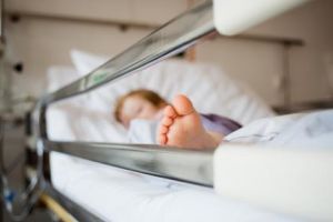 Un bebeluş a murit de gripă într-un spital din Bucureşti