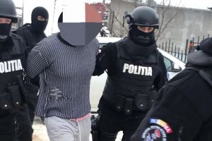 FOTO – Criminalul de la Mediaş, prins la Blaj. Urmează să fie adus la Sibiu
