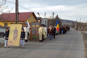 Procesiune şi program catehetic la Parohia Creţeni