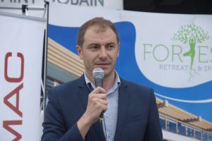 Primarul Mugur Mărcoianu are în vedere dotarea Liceului din Măciuca cu echipamente şcolare specifice moderne