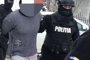 Crimă la Mediaş. Trei suspecţi, reţinuţi de anchetatori