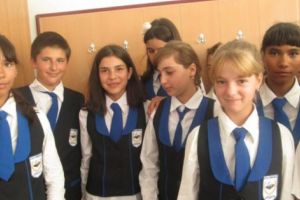 FISCUL ARGEŞEAN A SCOS LA LICITAŢIE PESTE 10.000 DE… UNIFORME ŞCOLARE!