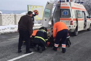 Accident grav la Polovragi! O angajată a Departamentului pentru Situaţii de Urgenţă, martoră la eveniment, a acordat primul ajutor
