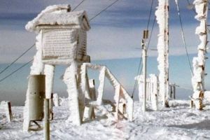 Polul frigului din ţară, la Apa Neagră! Temperaturi de minus 16,9 grade Celsius, la staţia meteo din Padeş