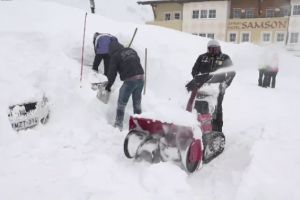 Cod galben de ninsoare şi viscol în 12 judeţe. Avertizarea în vigoare pentru restul ţării