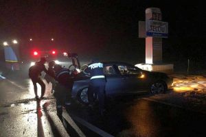 Accident pe DN 17 C produs de un şofer băut din Runcu Salvei (FOTO)