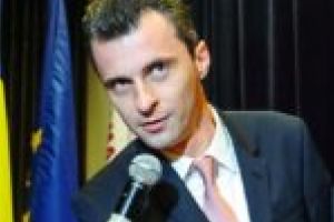 Robu îl laudă cu patos pe Nicolae Bitea, directorul STPT. Primarul promite extinderea transportului şcolar