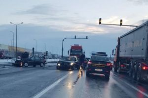 ACCIDENT în zona industrială, în această dimineaţă. Atenţie, NU MERG SEMAFOARELE