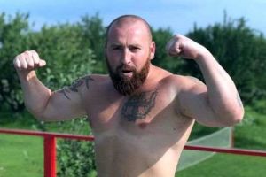 VIDEO. Cum a pornit conflictul din barul din Mediaş, în urma căruia un tânăr a fost omorât de recidivistul din Alba, beneficiar al legii recursului compensatoriu: S-a aruncat cu fotolii