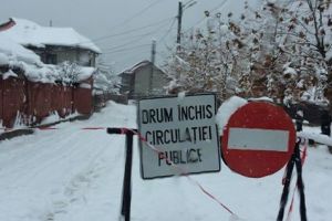 Drumuri închise din cauza ninsorii în judeţul Satu Mare